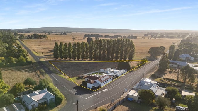 Country Post and Bistro - Country Lifestyle Business, House & Freehold