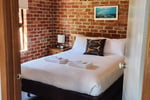HOLIDAY COTTAGES, COASTAL, MOTEL