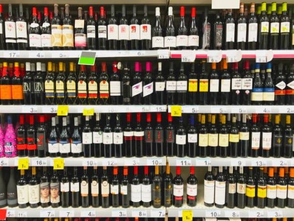UNDER OFFER - BUSY LIQUOR STORE – STRONG TRAFFIC!