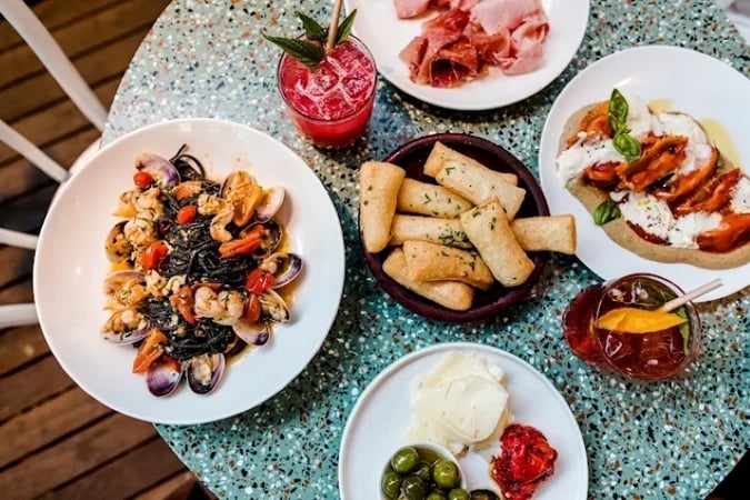 AUTHENTIC ITALIAN DINING WITH LONG LEASE