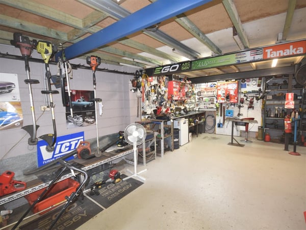 Established Garden Machinery Business - Blue Mountains 1019