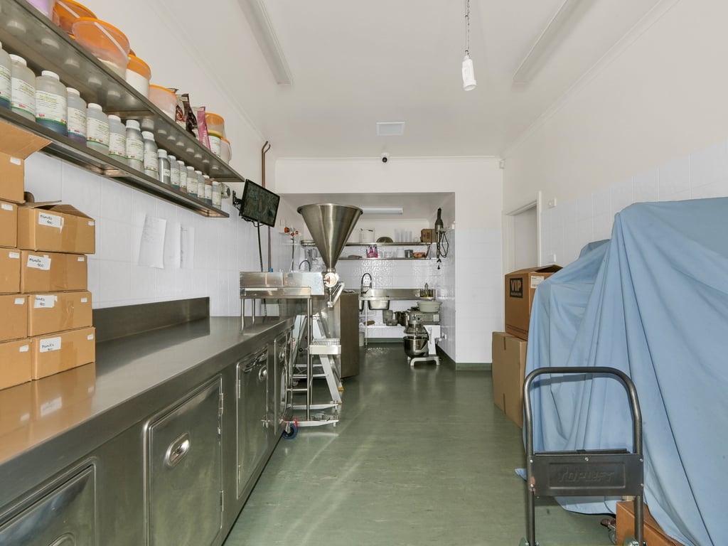 Business and Freehold Offering, photo 7