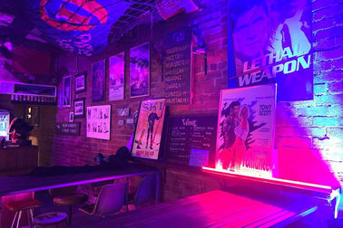 Fly Lie - An Easy To Run Bar In Kew - 1P6037