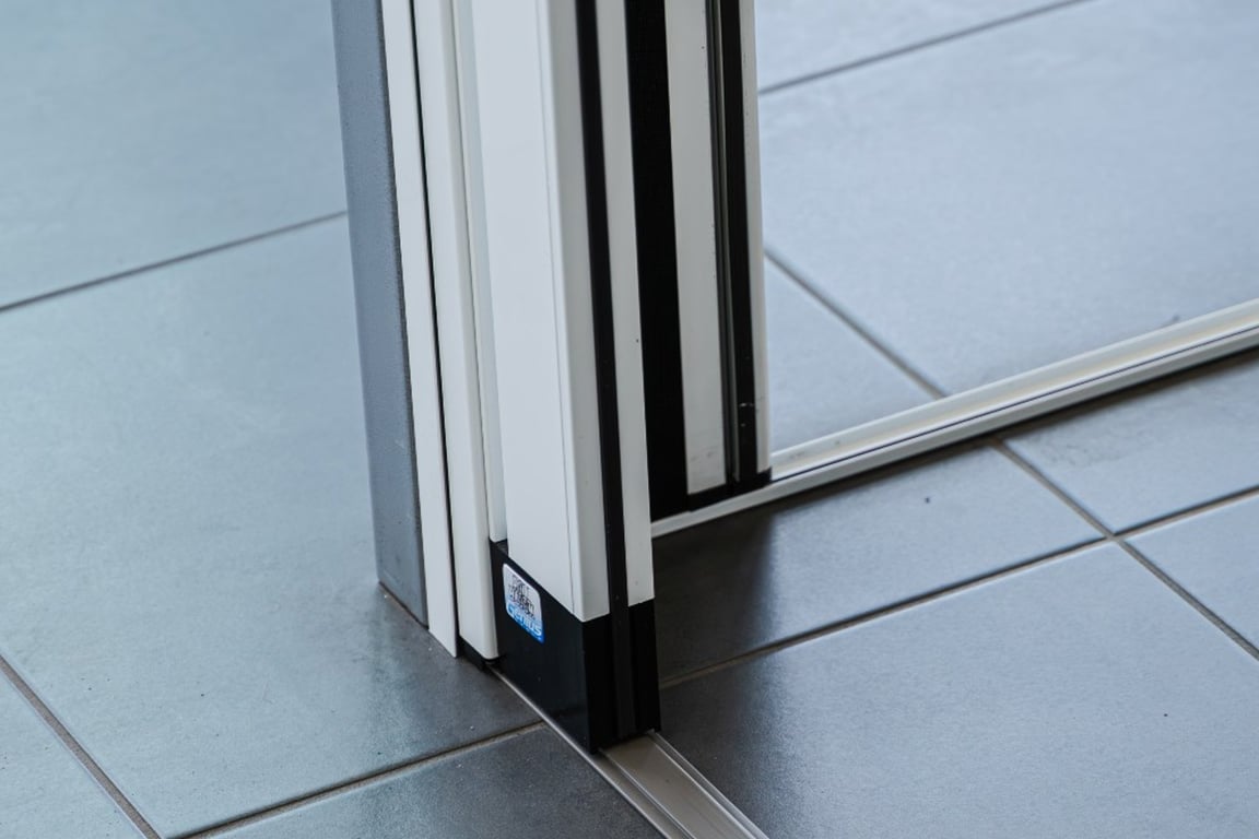 Leading Retractable Screen Manufacturer Business - REV 1.9M p.a (Our Ref: D2087), photo 2
