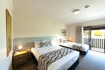 LEASEHOLD - Country Club Motor Inn, Deniliquin NSW - 1P0590