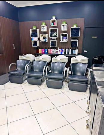 Established 30-Year Hairdressing Salon with Loyal Client Base and Beauty Sub-Rentals