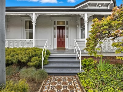 Prime Location Residence with Income or 3 BnB lets (stca) or Health Professional Rooms image