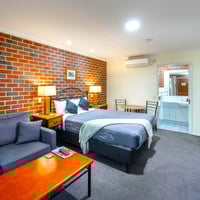 LEASEHOLD - Poachers Paradise Motel, Rutherglen VIC - 1P0523 image