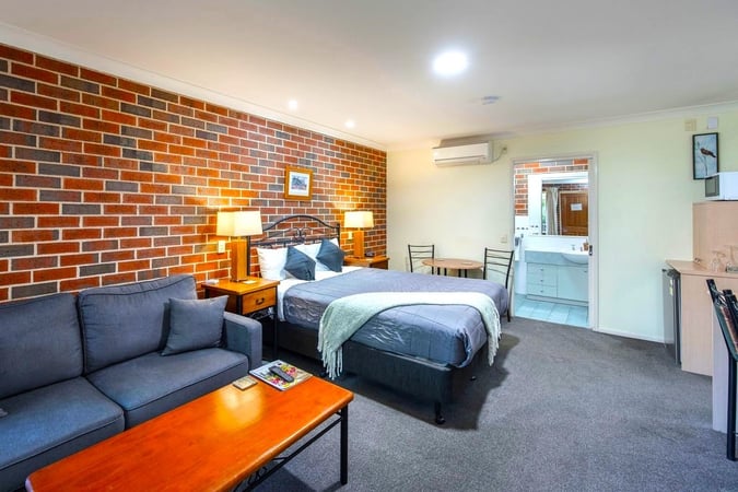 LEASEHOLD - Poachers Paradise Motel, Rutherglen VIC - 1P0523