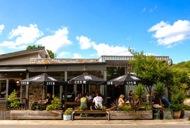 LEASEHOLD - Tomahawks Bar & Eatery, Bright VIC - 1P0589