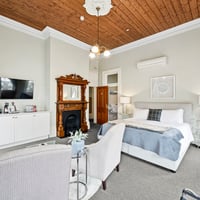 LEASEHOLD - Bull & Mouth Hotel Motel, Maryborough VIC - 1P0576 image