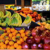 Very Busy Fruit And Veggie Shop In Prime Location [2404021] image