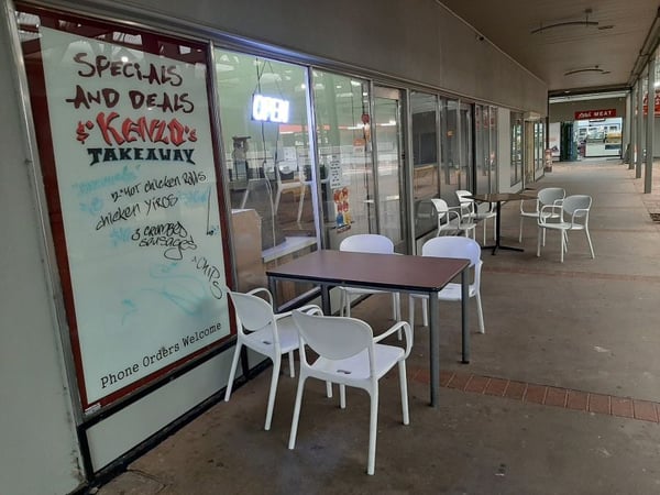 VERY PROFITABLE PIZZA / TAKEAWAY IN SHOPPING CENTRE