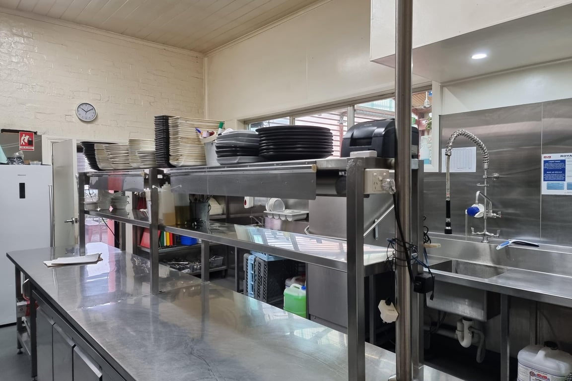 Under Contract - Vacant Possession Leasehold - Royal Hotel, Corowa NSW, photo 8