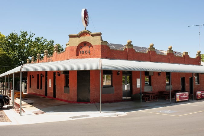 FREEHOLD & BUSINESS SALE - Railway Hotel, Wangaratta VIC - 1P0499