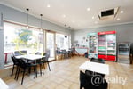 Retail/Cafe shop  on the main road for lease