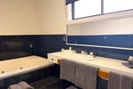 LEASEHOLD - Settlement Motor Inn, Deniliquin NSW - 1P0624