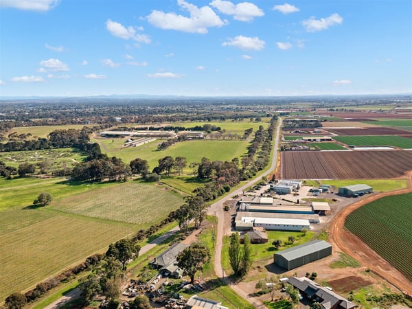 Business and 2.2 Hectares Of Land  Just Outside Melbourne