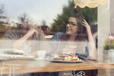 Well - Known Specialty Cafe * Takings $10 , 000 Pw * 3 Bedroom Dwelling[2210281]