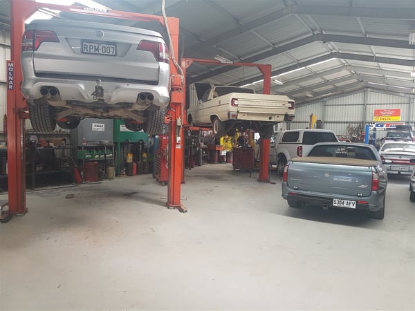 Large Independent Automotive Workshop - Great Facilities