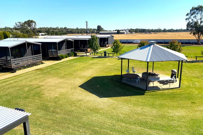 NSW Griffith Region Accommodation Business For Sale - 1P0363