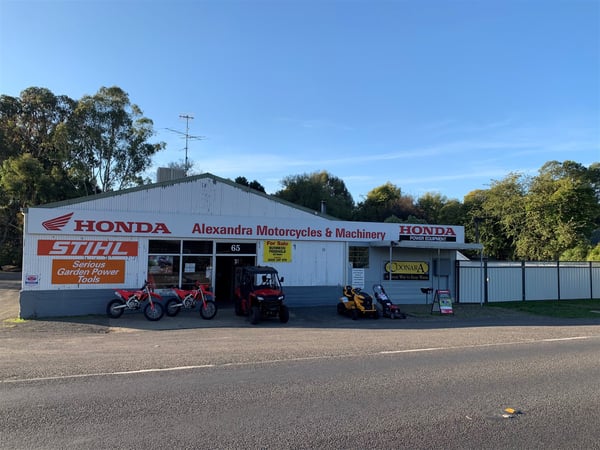Stihl, Honda & more Dealership including full workshop & residence