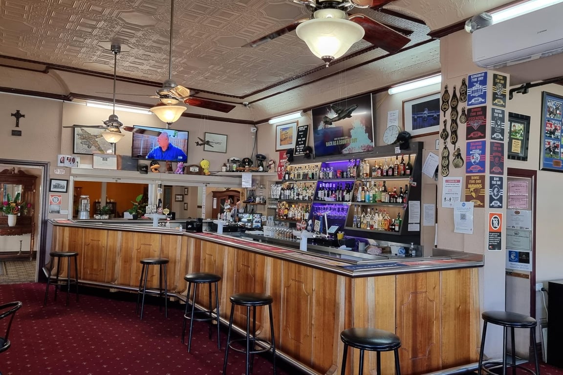 Under Contract - Vacant Possession Leasehold - Royal Hotel, Corowa NSW, photo 5