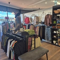 Popular Women\'s Fashion Boutique - Prime Location image