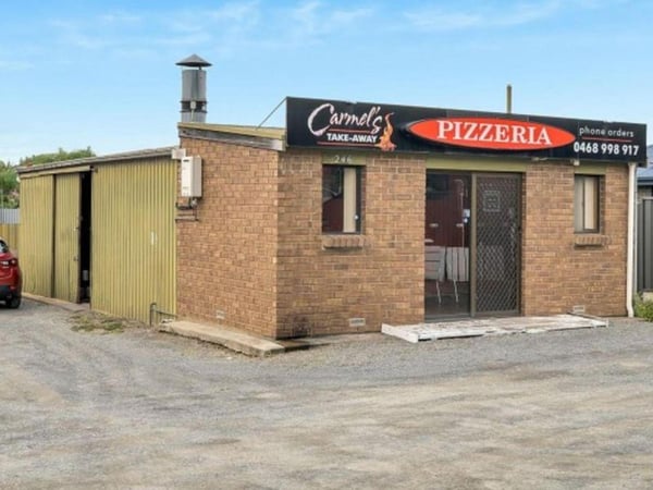 Iconic Cafe, Grill, Bar & Pizzeria Business For Sale - Prime location - McLaren Vale, SA - Premium Wine Region- Turnover approx $1 Million Dollars - H, photo 3
