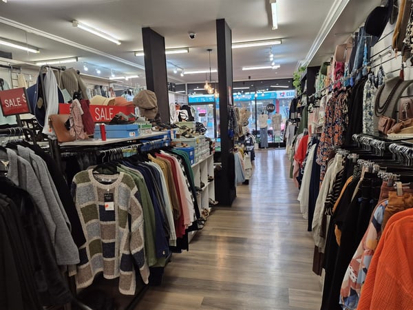Women\'s Clothing Store - Strong Repeat Sales - Devonport