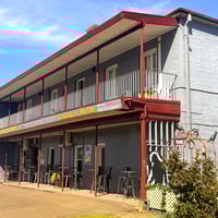 FREEHOLD HOTEL & ACCOMMODATION - Family Hotel, Cootamundra NSW - 1P0382 image