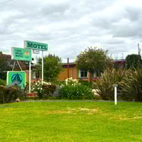 FREEHOLD GOING CONCERN - Lake Bolac Motel - 1P0565 image