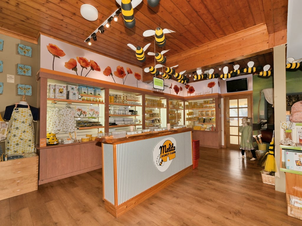 Business and Freehold Offering, photo 5