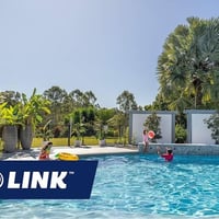 Dive into Australia\'s leading Pool Service Franchise image