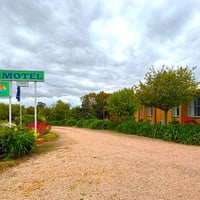 FREEHOLD GOING CONCERN - Lake Bolac Motel - 1P0565 image