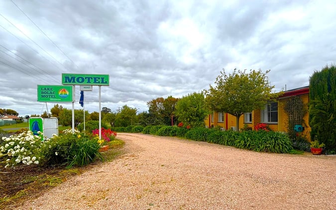 FREEHOLD GOING CONCERN - Lake Bolac Motel - 1P0565
