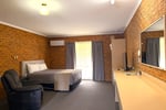 LEASEHOLD - Settlement Motor Inn, Deniliquin NSW - 1P0624