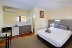 LEASEHOLD - Bishops Lodge, Narrandera NSW - 1P0548