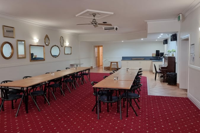 Under Contract - Vacant Possession Leasehold - Royal Hotel, Corowa NSW, photo 3