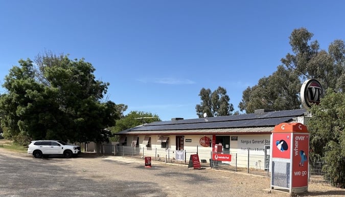 Freehold LPOO Bottleshop & General Store & 6 BR Residence in Nangus