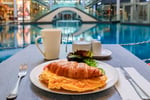 Successful Cafe In Main Eastern Suburb Sc * Tkg $25 , 000 Pw * Simple Menu [2210061]