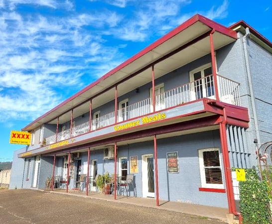 FREEHOLD - Family Hotel, Cootamundra NSW - 1P0382