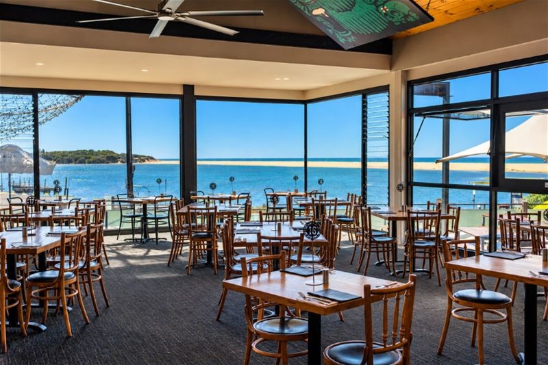 Iconic Coastal Tavern and Freehold for Sale, photo 4