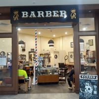 Barber Shop 5 Chairs WIWO operating under management image