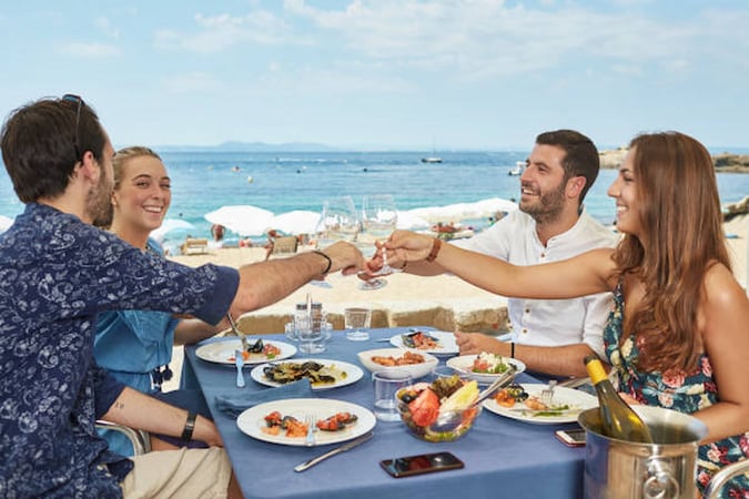 WATERFRONT LICENCED RESTAURANT - PRICED TO SELL - FANTASTIC BUY ..