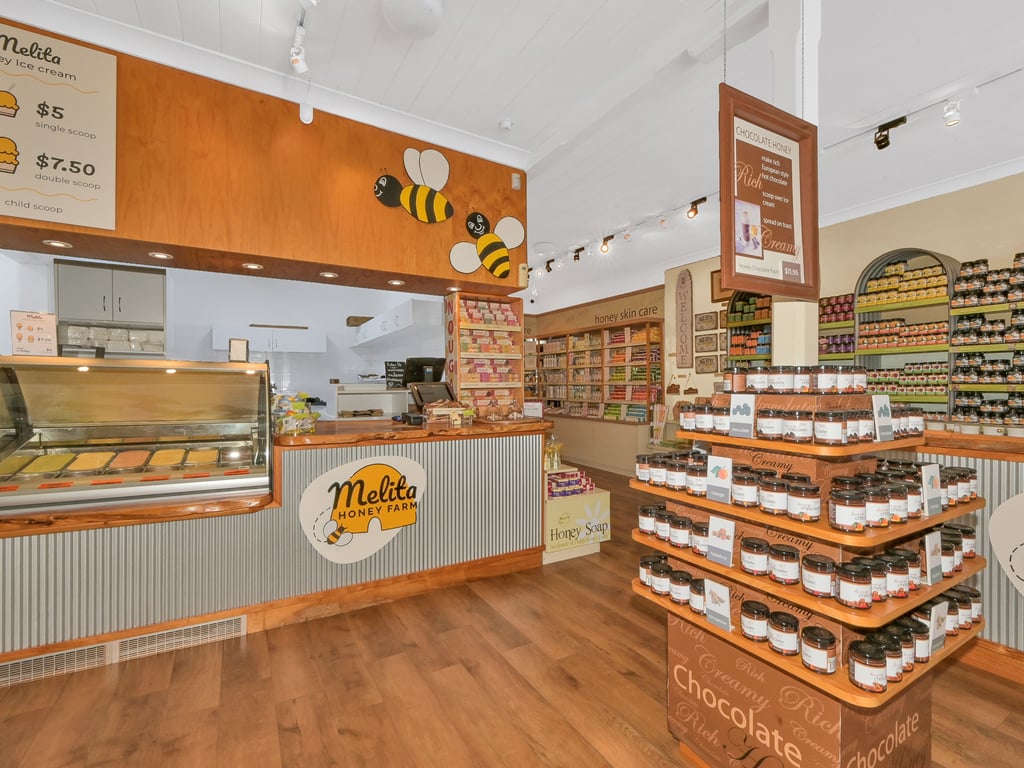 Business and Freehold Offering, photo 9