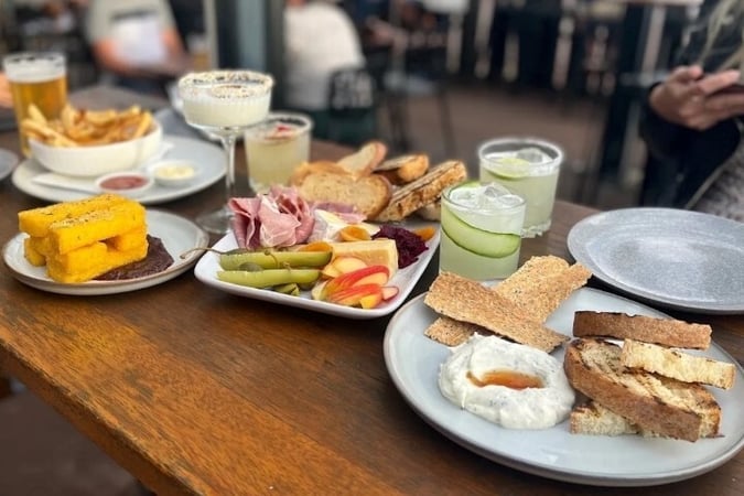 ROCKINGHAM REGION LICENCED RESTAURANT