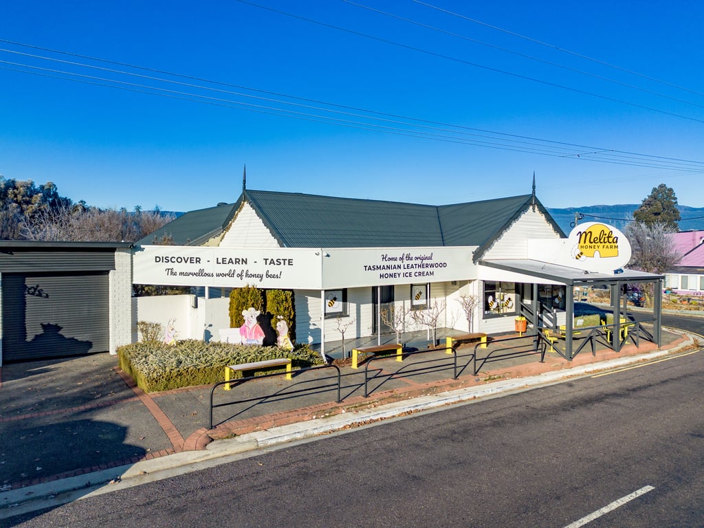 Business and Freehold Offering, photo 1