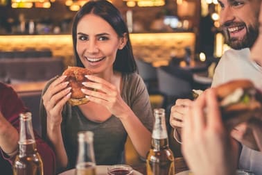 URGENT SALE! Excellent 5 Day Restaurant/Bar in Bayside Ref: 17055