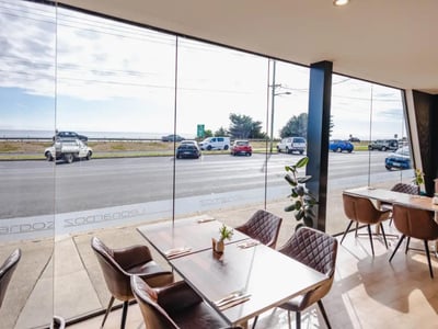 Modern A1 Licensed Restaurant Water Views Highly Establised No Ingoing image